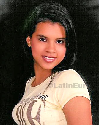 Date this hot Colombia girl Claudia- from Cali C8031
