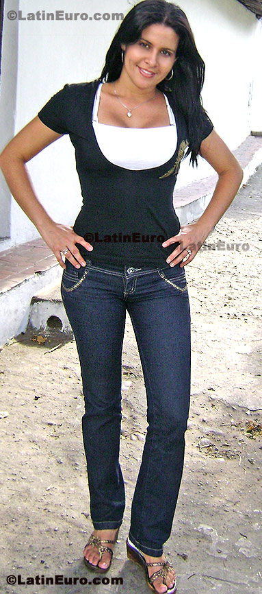 Date this sultry Colombia girl Sofia-Colo from Bucaramanga C8240