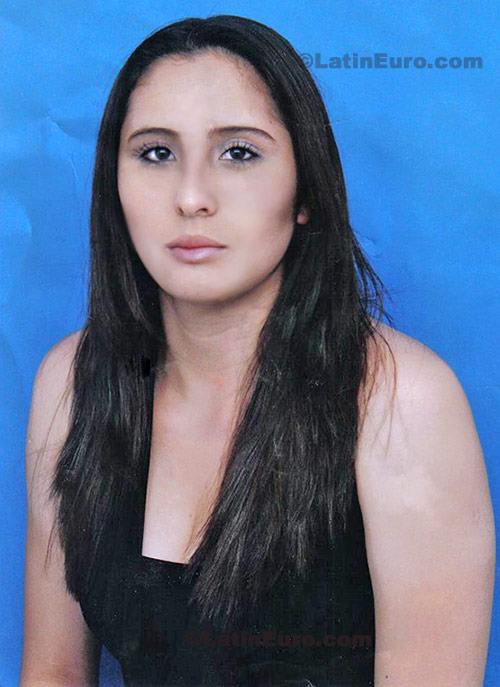 Date this foxy Colombia girl Yenny from Bogota C8398