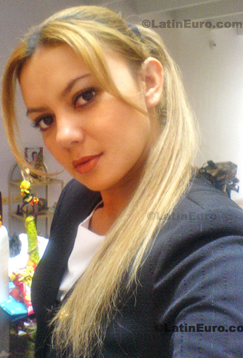 Date this voluptuous Colombia girl Mary from Neiva C8400