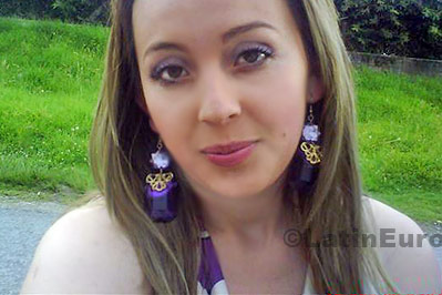 Date this tall Colombia girl Maria from Tunja C8502