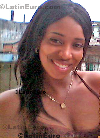 Date this sensual Colombia girl Indira from Buenaventura C8546