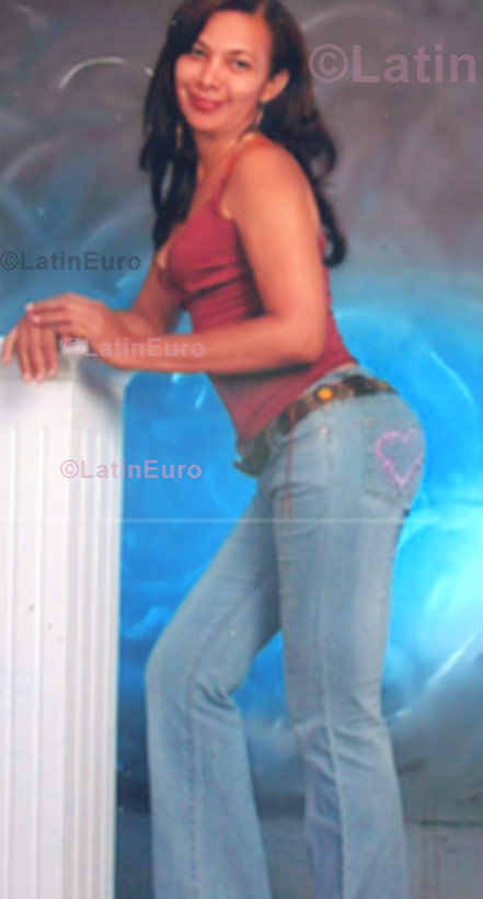 Date this beautiful Colombia girl Rubis from Cartagena C8722
