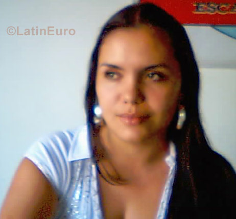 Date this nice looking Colombia girl Leidy from Cartago C8747