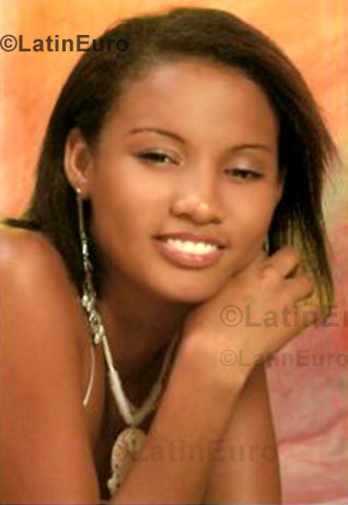 Date this exotic Colombia girl Laura from Cali C8827