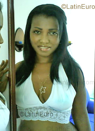 Date this gorgeous Colombia girl Claudia from Cali C8875