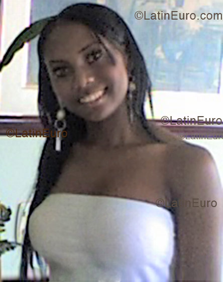 Date this georgeous Colombia girl Naiyara from Cali C8969