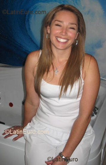 Date this young Colombia girl Lina from Manizales C8986