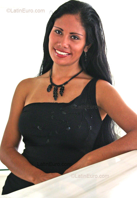 Date this pretty Colombia girl Alba from Cali C9061