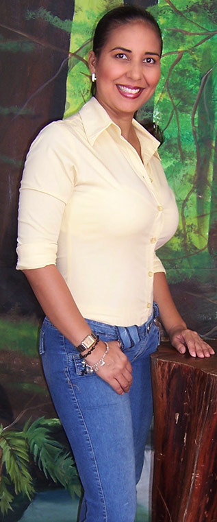 Date this georgeous Colombia girl Aurora from Maicao C9159