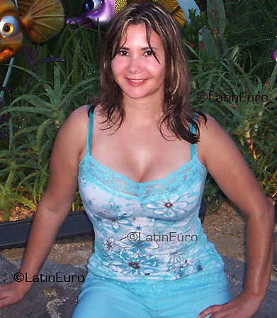 Date this attractive Colombia girl Rocio from  C9199