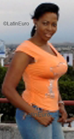 Date this lovely Colombia girl Fabiola from  C9334