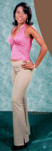 Date this gorgeous Colombia girl Edenis from  C9385