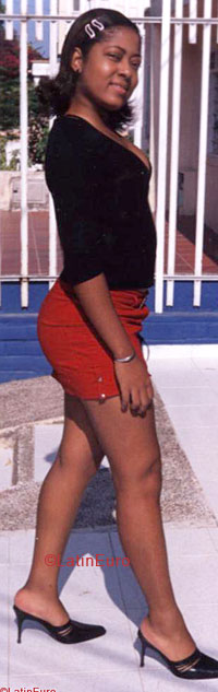 Date this funny Colombia girl Yolima from  C9530