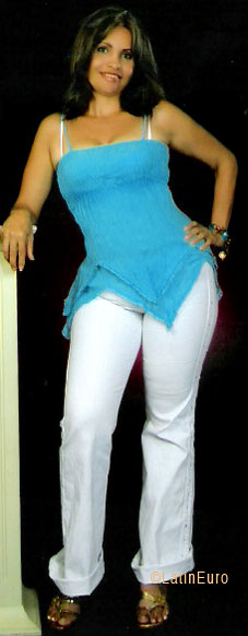 Date this happy Colombia girl Martha from Cartagena CO8208