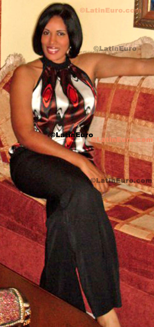 Date this athletic Dominican Republic girl Elizabeth from Santo Domingo N-1027