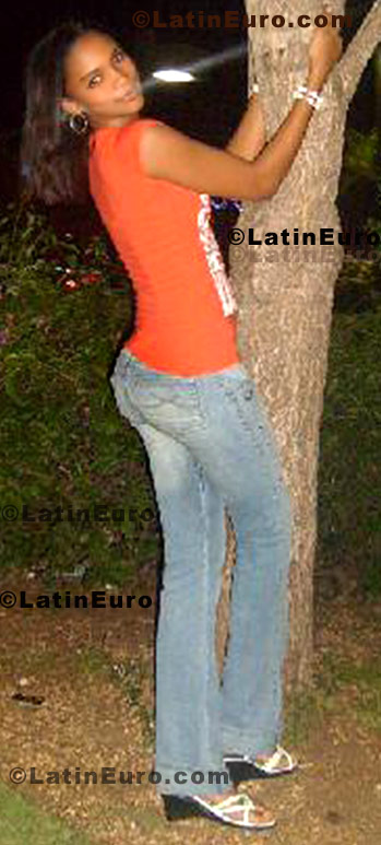 Date this fun Dominican Republic girl Andreina from Santo Domingo N-1049