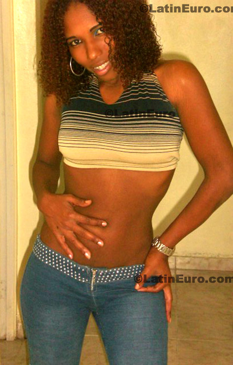 Date this hot Dominican Republic girl Yessenia from Santo Domingo N-1098