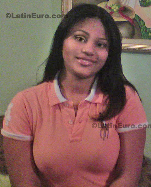 Date this hard body Dominican Republic girl Yokasta from Santo Domingo N-1102