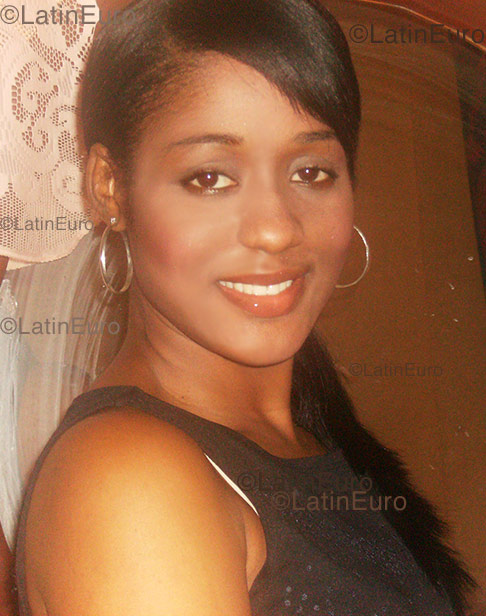 Date this funny Dominican Republic girl Yohanna from San Cristobal N-117