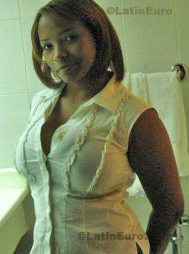 Date this hot Dominican Republic girl Cynthia from Santo Domingo Este N-1350