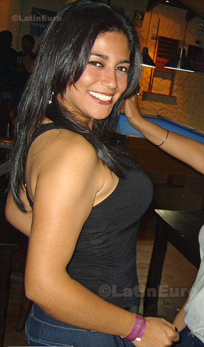 Date this tall Peru girl Ana from Chiclayo N-1355