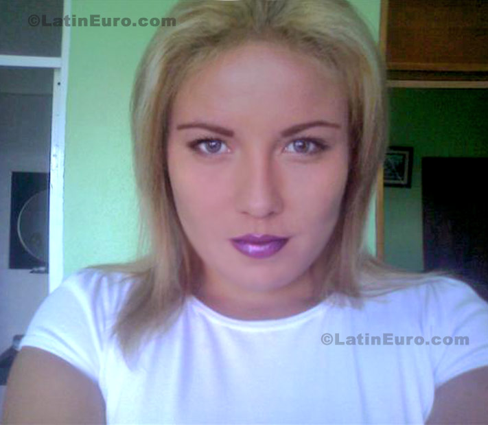 Date this attractive Mexico girl Adriana from Tequisquiapan N-1385