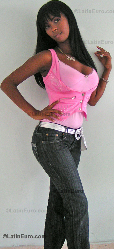 Date this sultry Dominican Republic girl Lourdes from Santiago N-1506