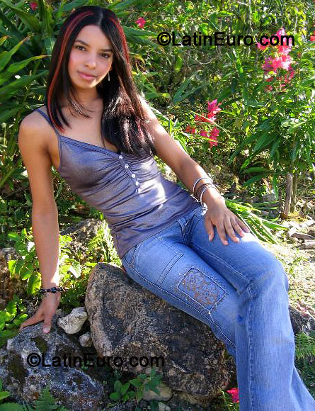 Date this cute Any Country girl Denis from Santo Domingo N-1518