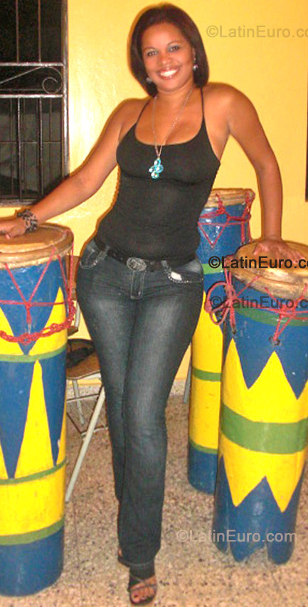 Date this good-looking Dominican Republic girl Orquidea- from San Francisco de Macoris N-1661