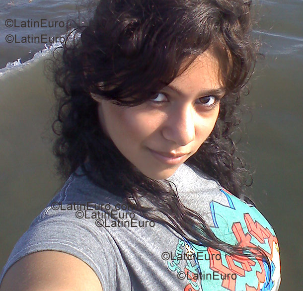 Date this lovely Honduras girl Albina from  N-270