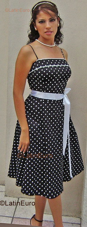 Date this athletic Any Country girl Yolanda from  N-317