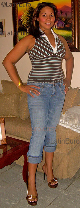 Date this happy Dominican Republic girl Deyanira from  N-337
