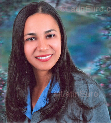 Date this charming Dominican Republic girl Helena- from San Francisco De Macoris N-401