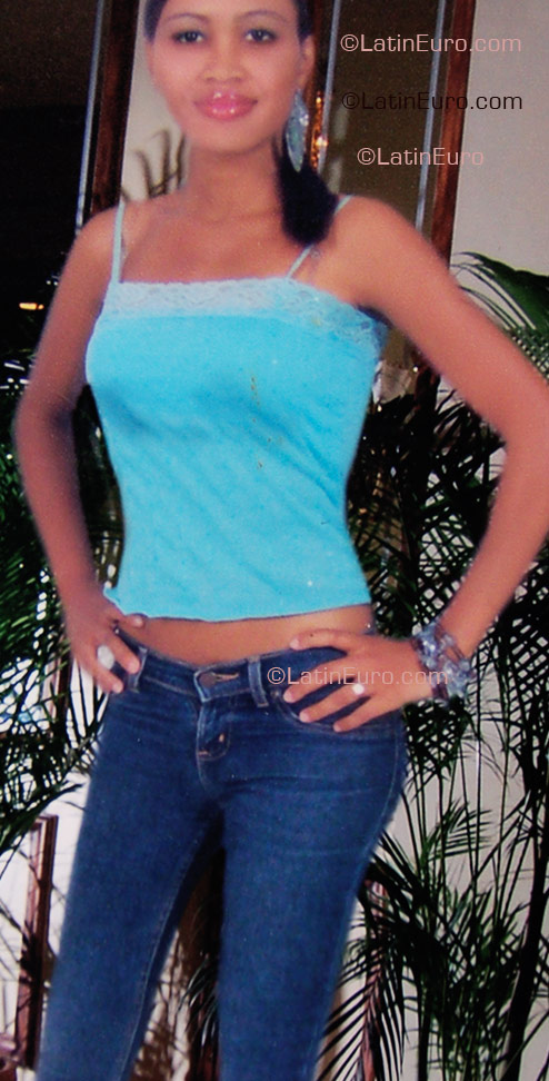 Date this foxy Dominican Republic girl Rosanna from Santiago N-53