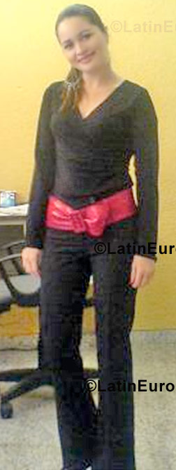 Date this pretty Honduras girl Brenda from San Pedro Sula N-663