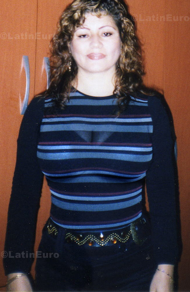 Date this athletic Peru girl Sonia from Lima N-680