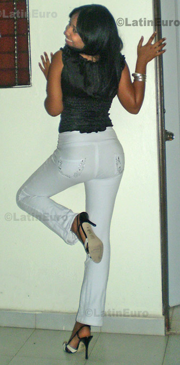 Date this athletic Dominican Republic girl Fanny from Santiago N-718