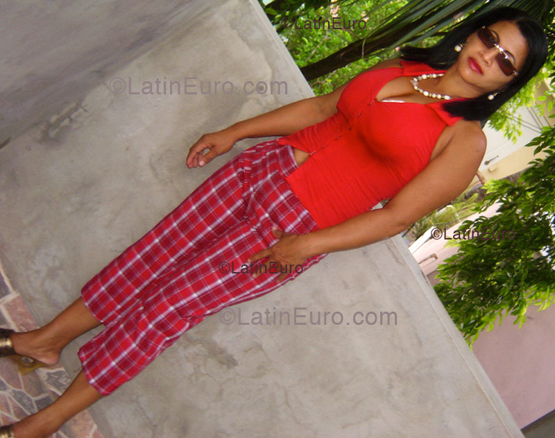 Date this young Dominican Republic girl Dominican from Santo Domingo N-97