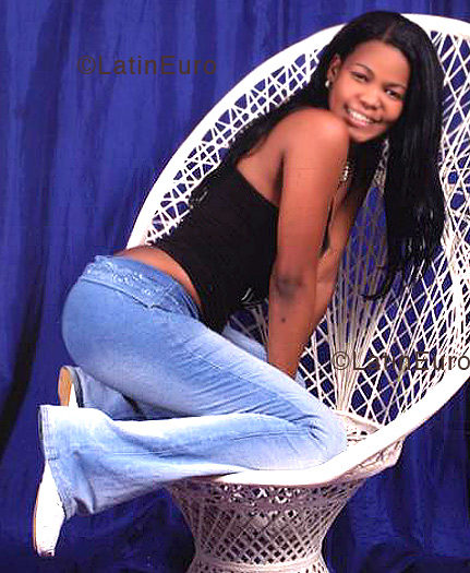 Date this delightful Dominican Republic girl Lucrecia from San Cristobal N1096