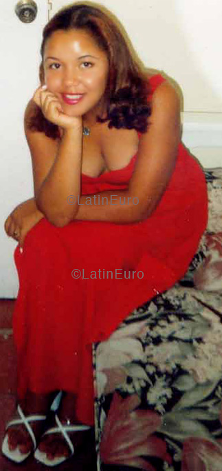 Date this attractive Dominican Republic girl Esther from Santiago N1097