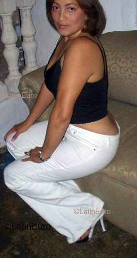 Date this voluptuous Dominican Republic girl Mari from Bonao N1199