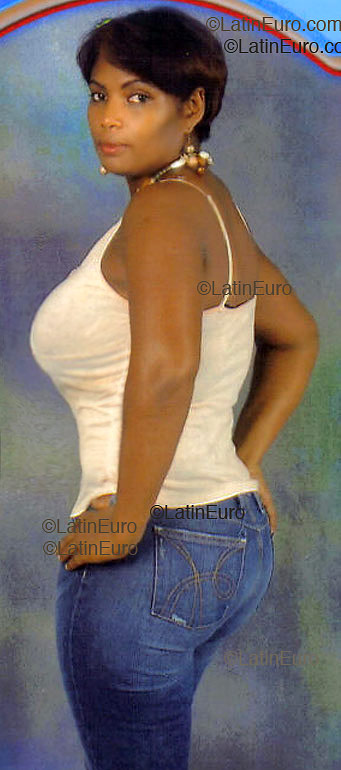 Date this foxy Dominican Republic girl Diomaris from San Cristobal N123