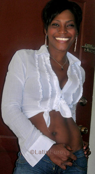 Date this athletic Dominican Republic girl Beotania from Santo Domingo N1291