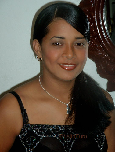 Date this hot Dominican Republic girl Rasinis from Santo Domingo N1369