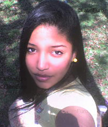 Date this athletic Dominican Republic girl Sheira from Santiago N160