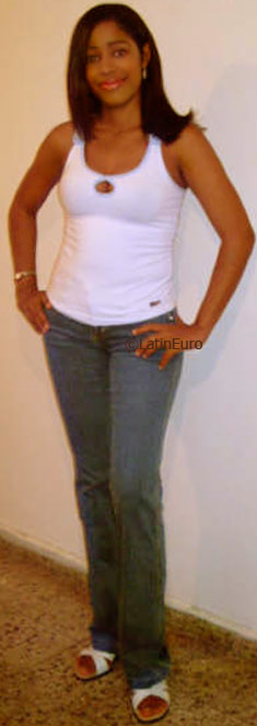 Date this voluptuous Dominican Republic girl Yolanda from  N1639
