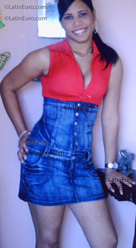 Date this good-looking Any Country girl Fior from  N190