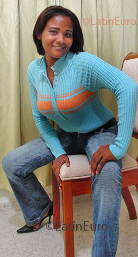 Date this cute Dominican Republic girl Yesenia from Santiago N192