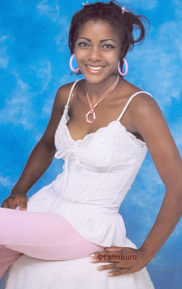 Date this stunning Dominican Republic girl Yuderka from Santiago N2367